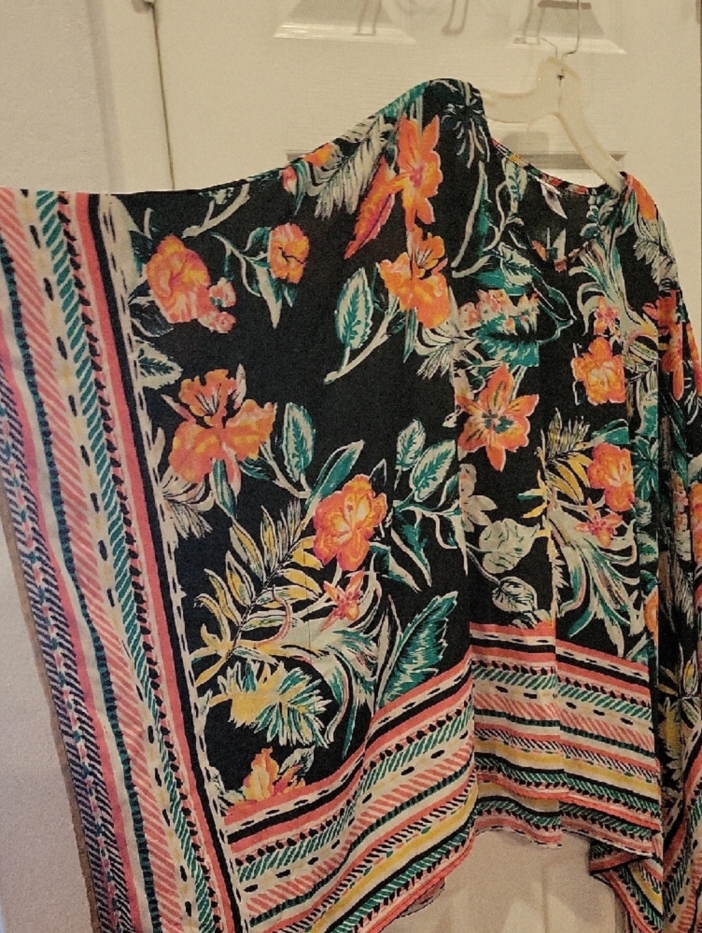 Avenue Black Floral, Light Weight Cover - Picture 3 of 4